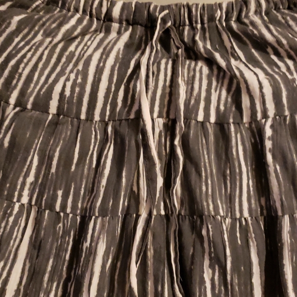 Mini skirt cool patrern NWOT - Picture 2 of 4